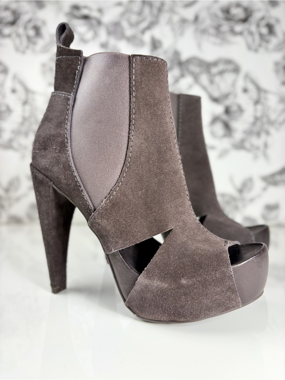 Pedro Garcia Charcoal Cut-Out Peep-Toe Platform 5” Heel Ankle Booties, Sz 39